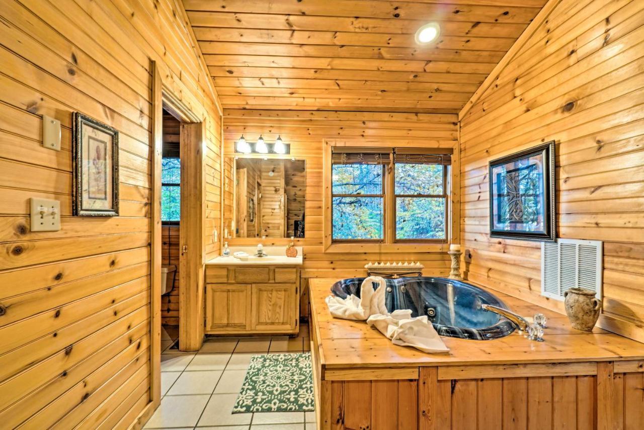 Grin N Bear It Cabin With Hot Tub And Fire Pit! Pigeon Forge Exterior foto