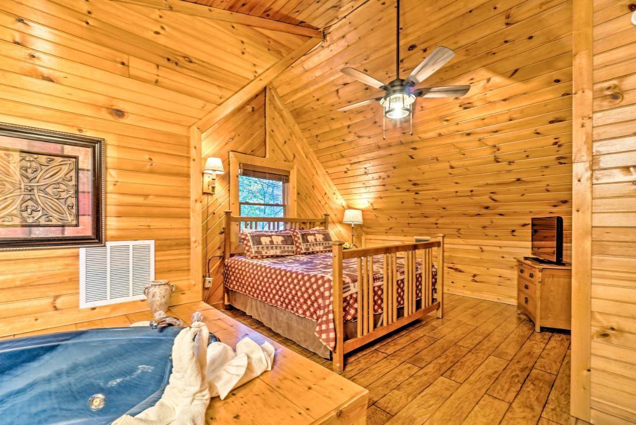 Grin N Bear It Cabin With Hot Tub And Fire Pit! Pigeon Forge Exterior foto