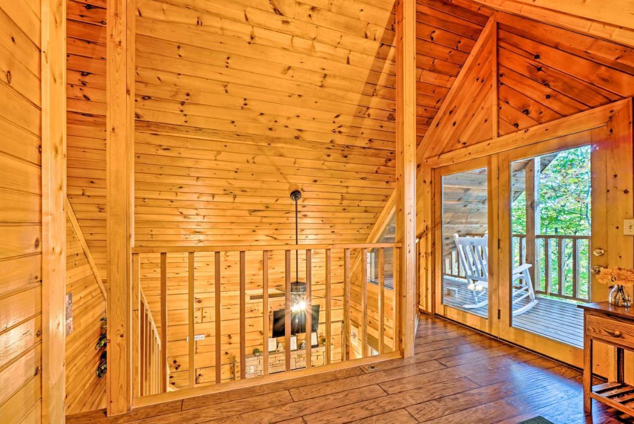 Grin N Bear It Cabin With Hot Tub And Fire Pit! Pigeon Forge Exterior foto