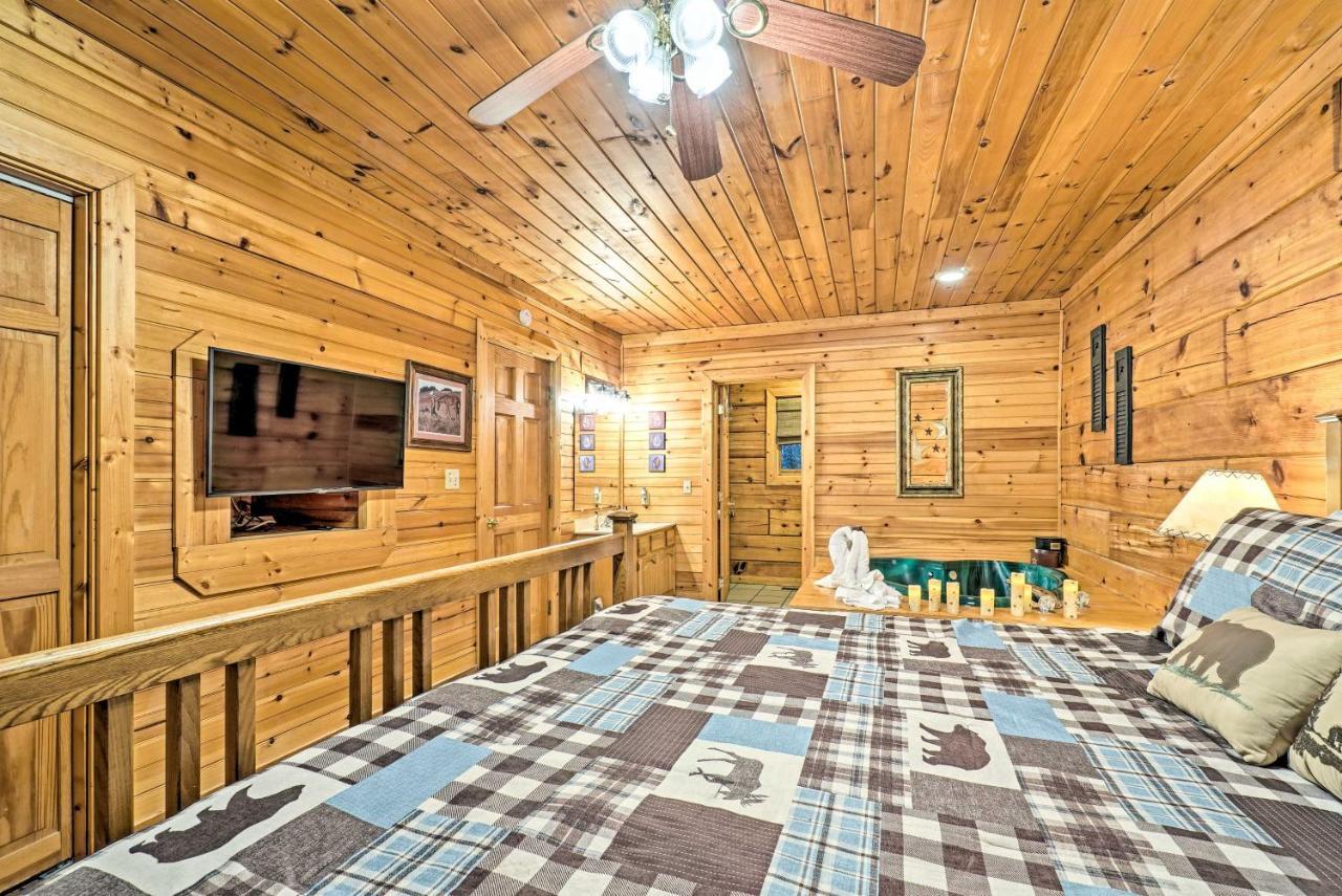 Grin N Bear It Cabin With Hot Tub And Fire Pit! Pigeon Forge Exterior foto
