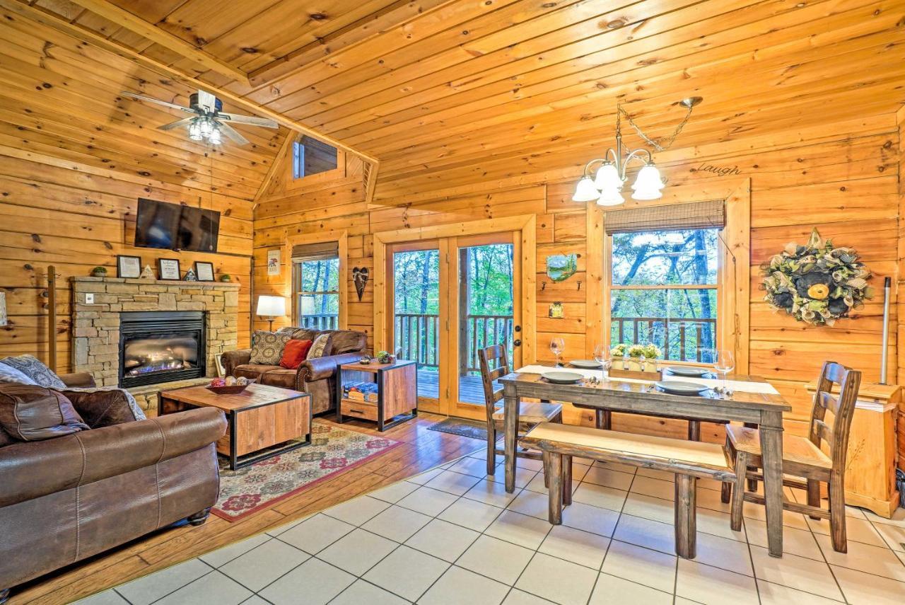 Grin N Bear It Cabin With Hot Tub And Fire Pit! Pigeon Forge Exterior foto