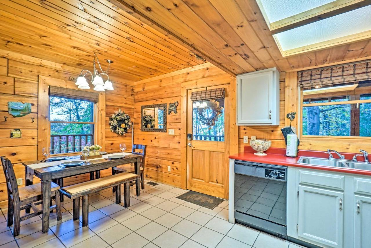 Grin N Bear It Cabin With Hot Tub And Fire Pit! Pigeon Forge Exterior foto