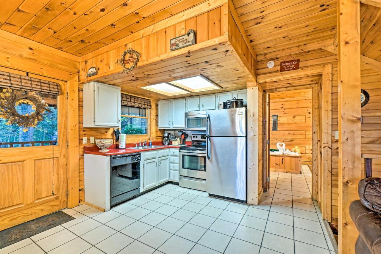 Grin N Bear It Cabin With Hot Tub And Fire Pit! Pigeon Forge Exterior foto