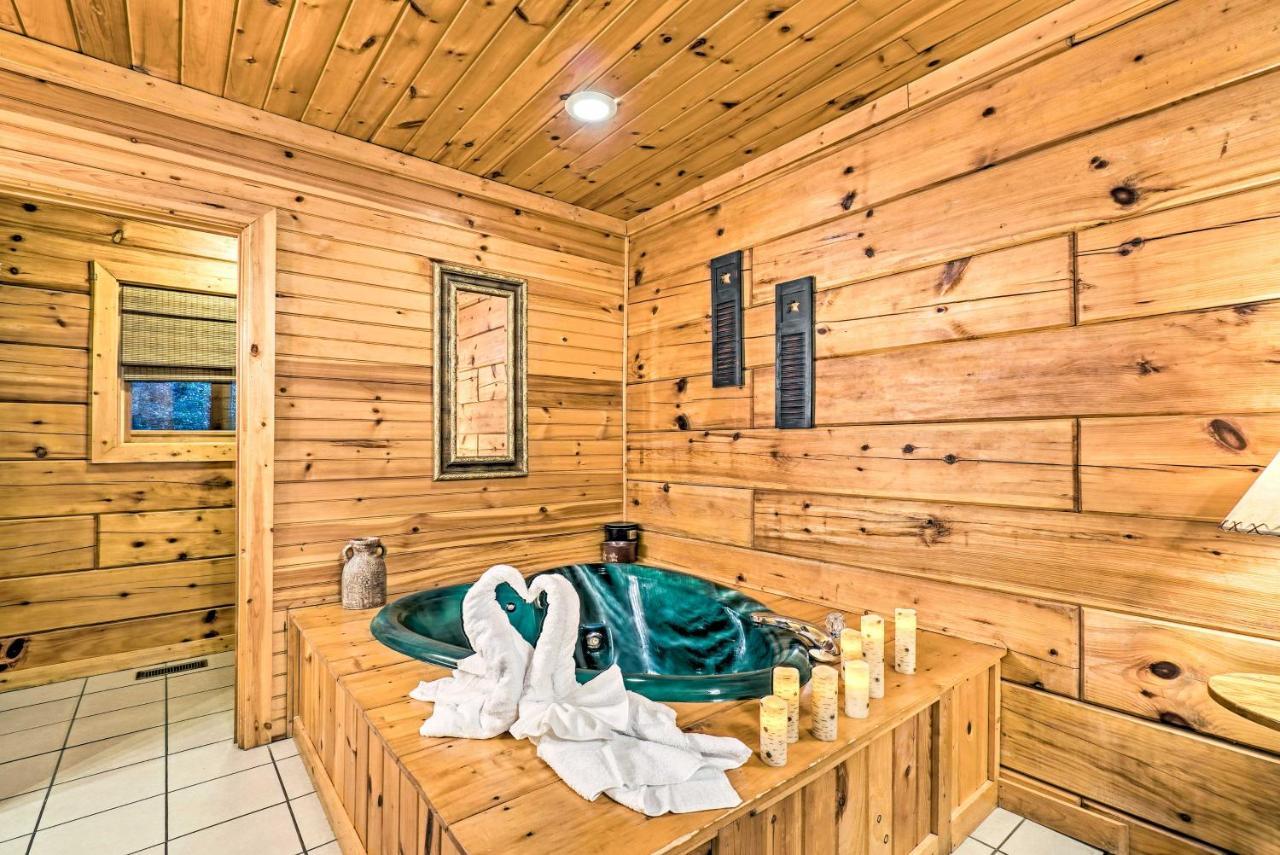 Grin N Bear It Cabin With Hot Tub And Fire Pit! Pigeon Forge Exterior foto